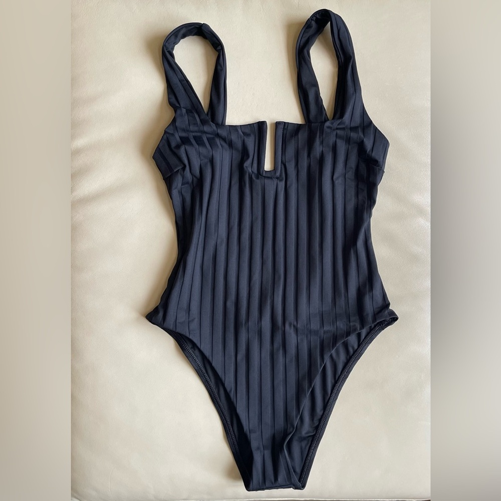 Vitamin A Ursula U-Wire Rib One-Piece Swimsuit in Black Superib; Size: Small - Picture 6 of 12